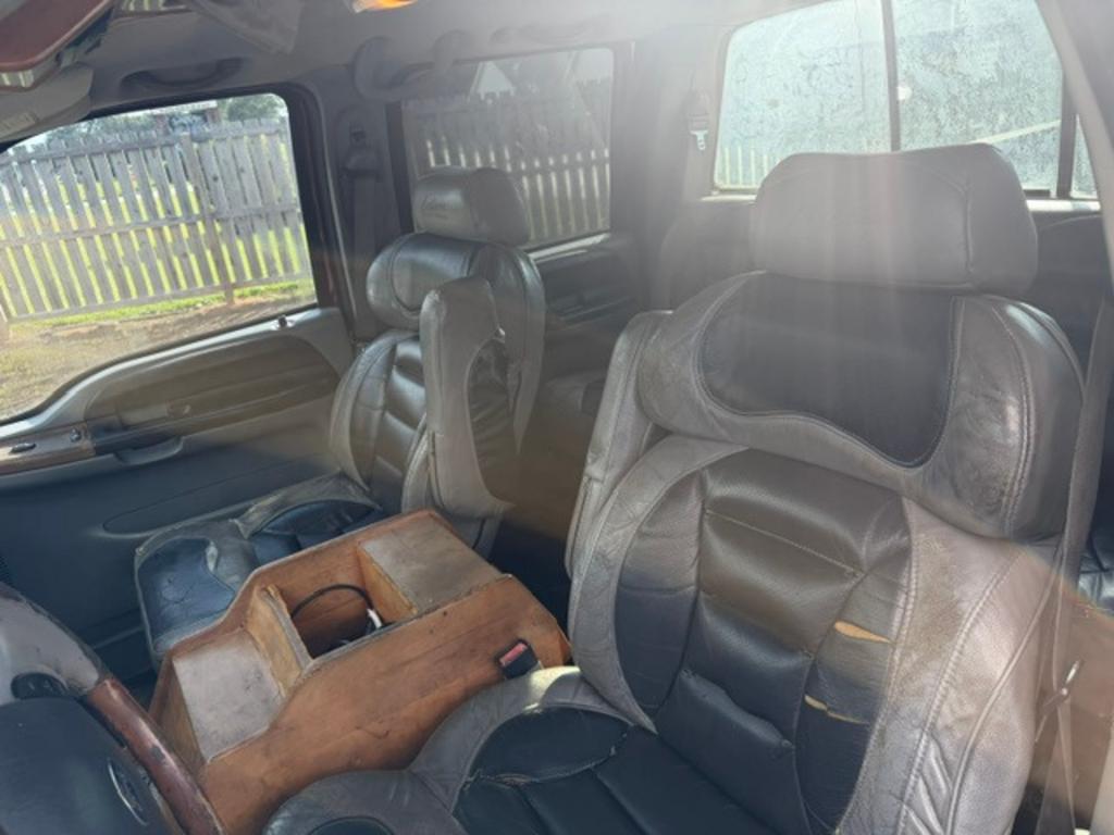 2006 Ford F-350 - $11,500
