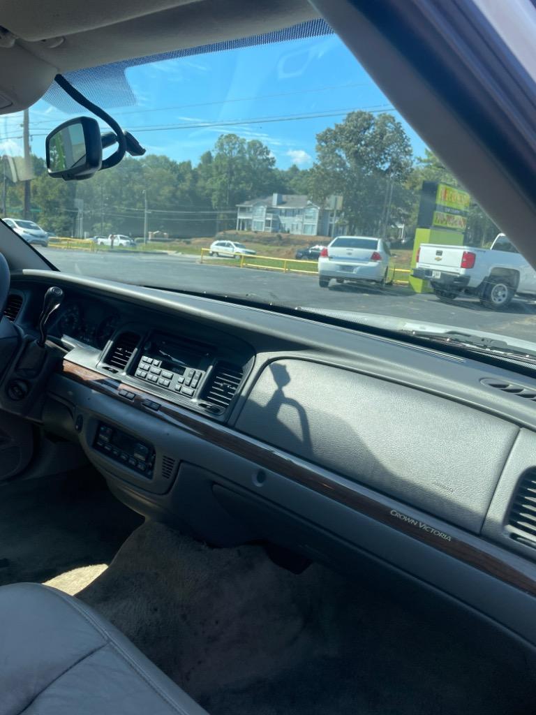 2008 Ford Crown Victoria - $3,500