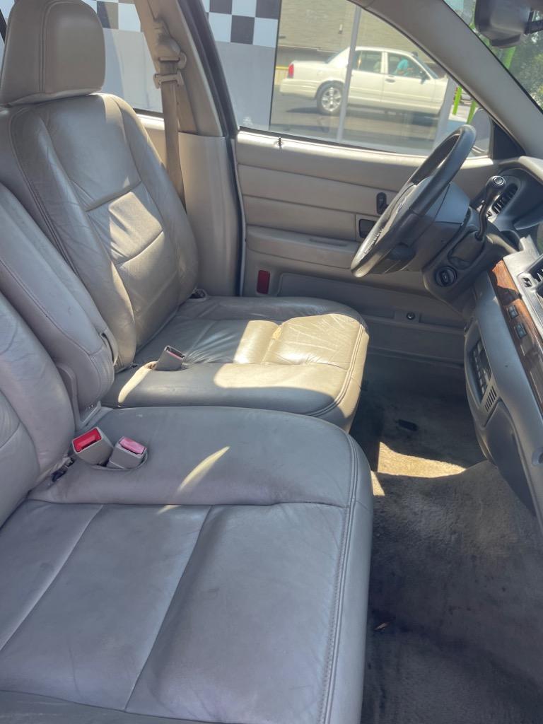 2008 Ford Crown Victoria - $3,500