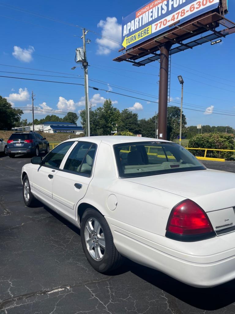 2008 Ford Crown Victoria - $3,500