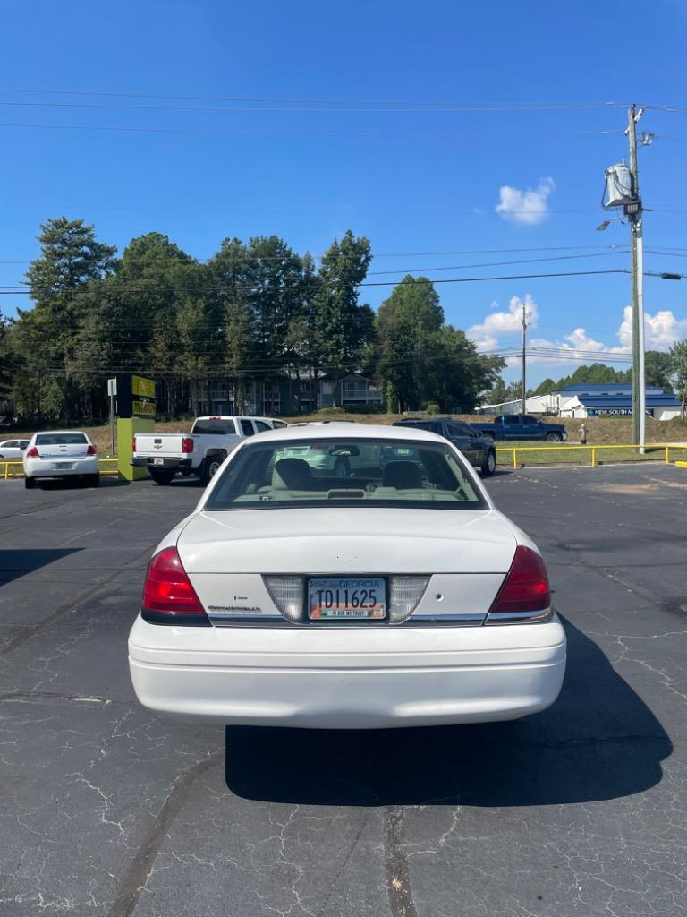 2008 Ford Crown Victoria - $3,500