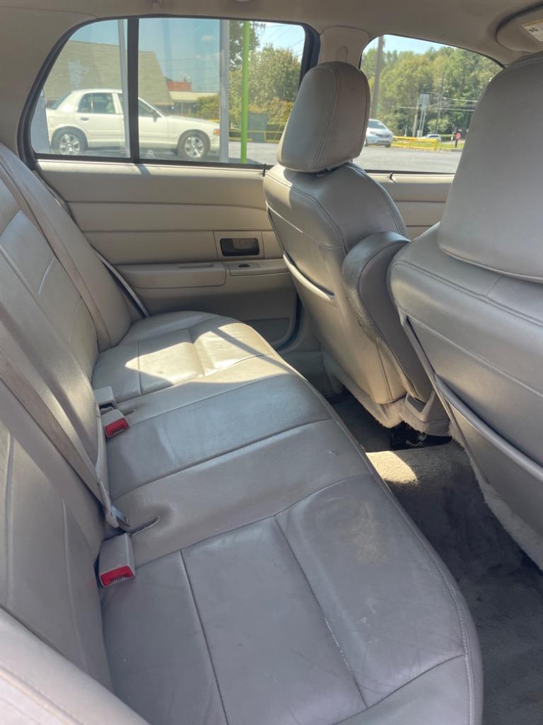 2008 Ford Crown Victoria - $3,500