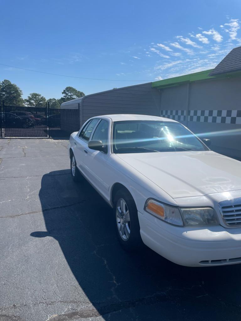 2008 Ford Crown Victoria - $3,500