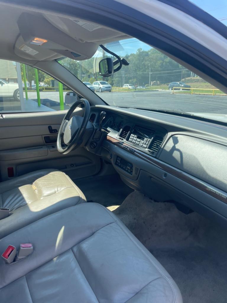 2008 Ford Crown Victoria - $3,500