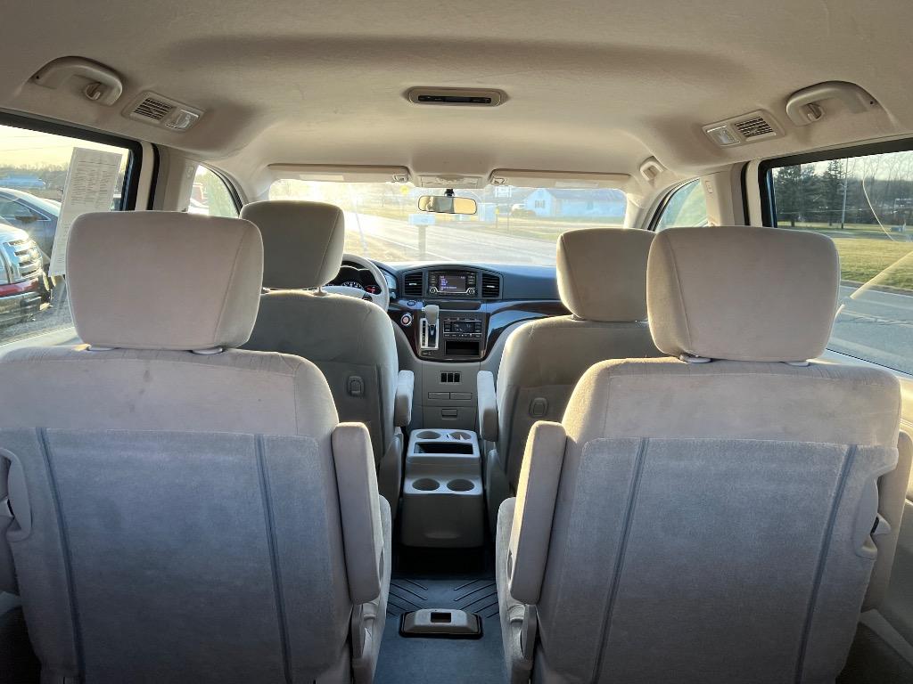 2015 Nissan Quest SV photo