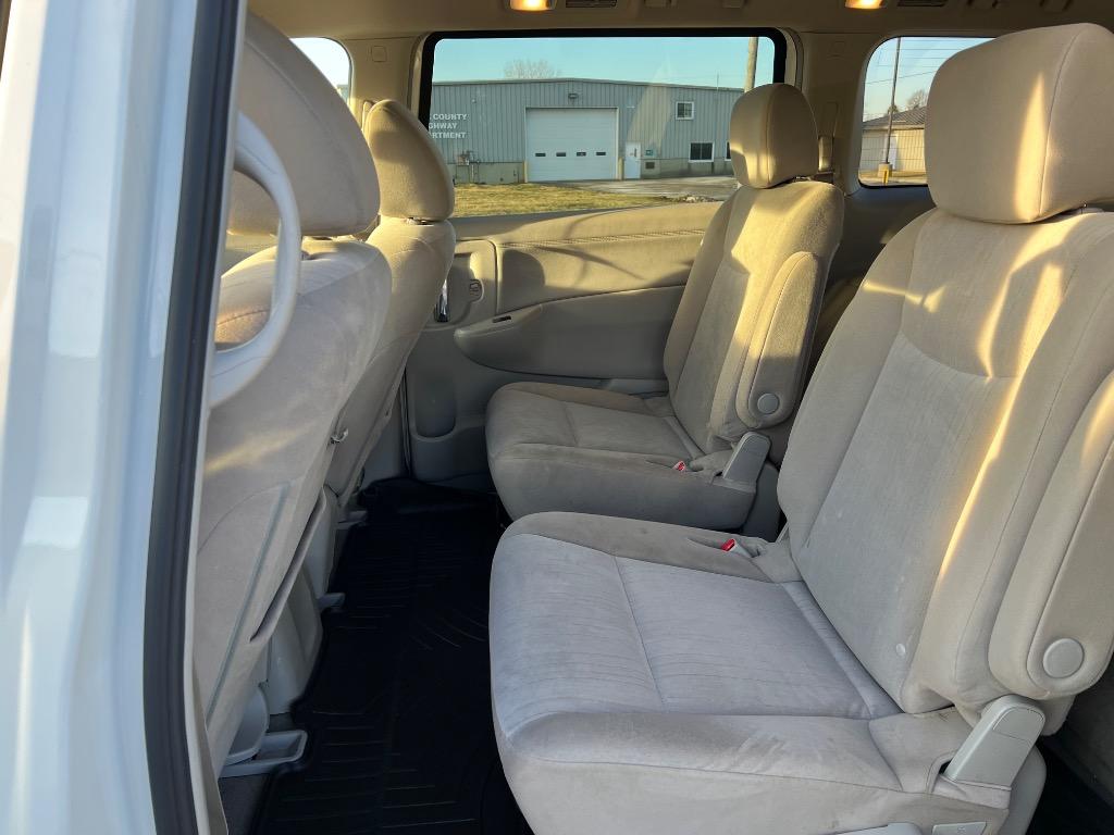 2015 Nissan Quest SV photo