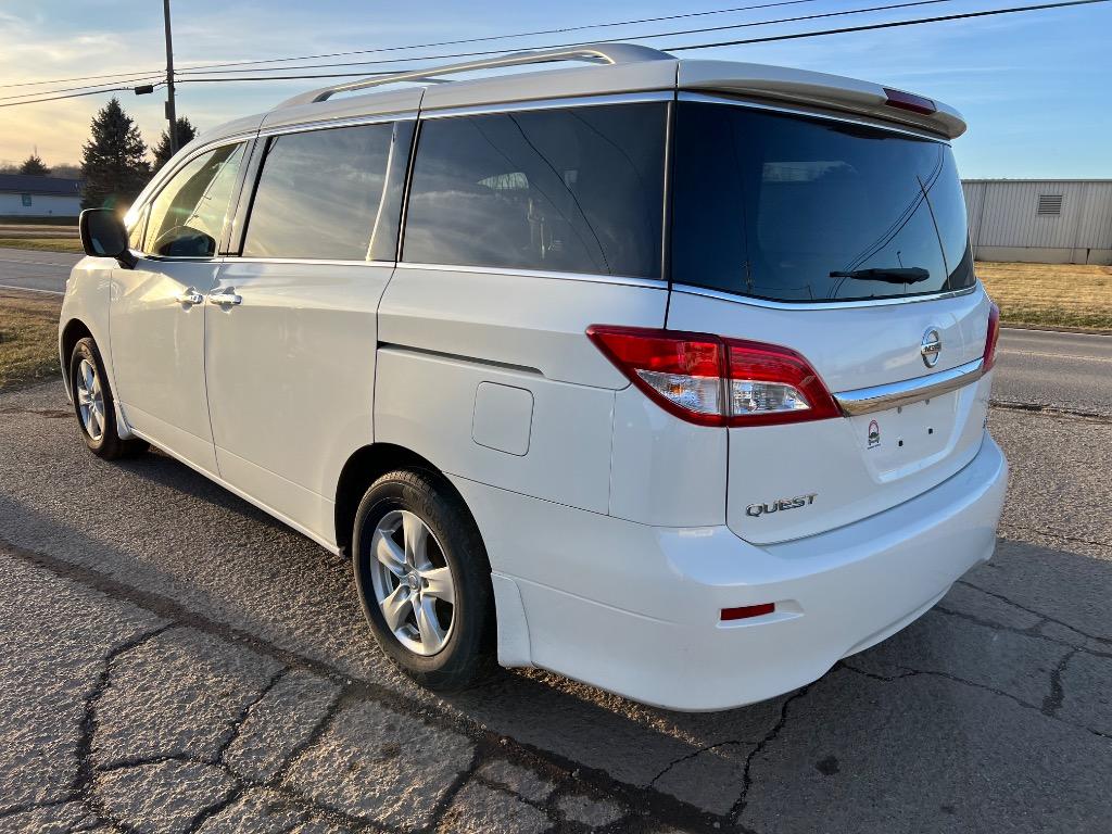 2015 Nissan Quest SV photo