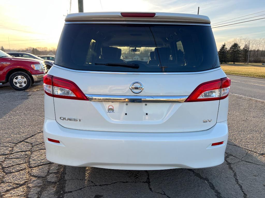 2015 Nissan Quest SV photo