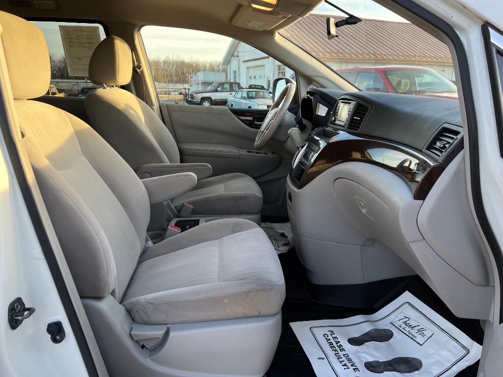 2015 Nissan Quest SV photo
