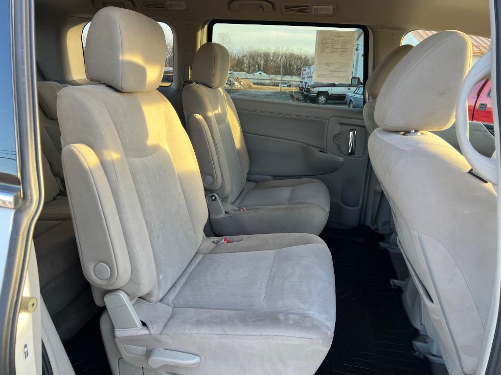 2015 Nissan Quest SV photo