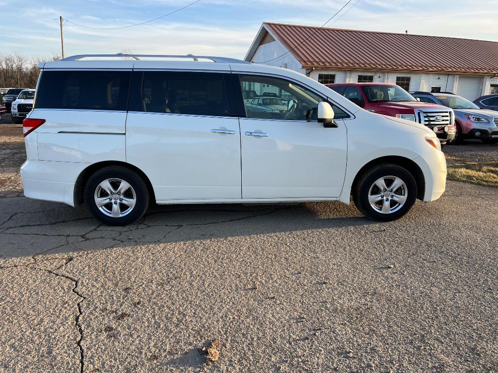 2015 Nissan Quest SV photo