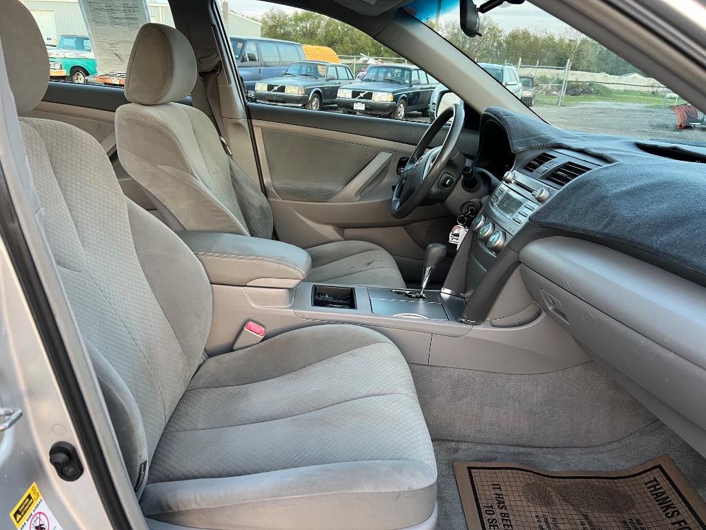 2008 Toyota Camry LE V6 photo