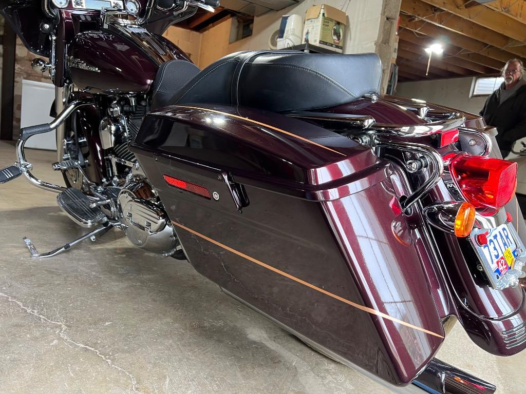 2007 HARLEY-DAVIDSON Street Glide - $9,995