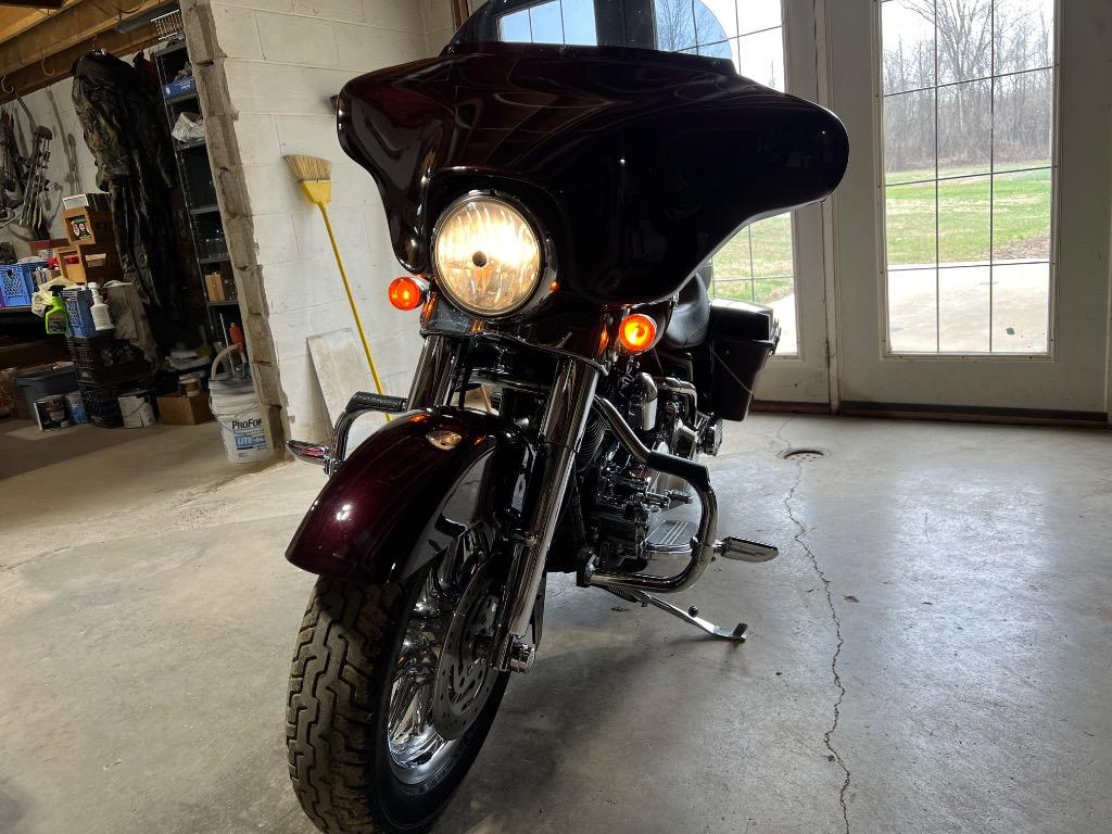 2007 HARLEY-DAVIDSON Street Glide - $9,995