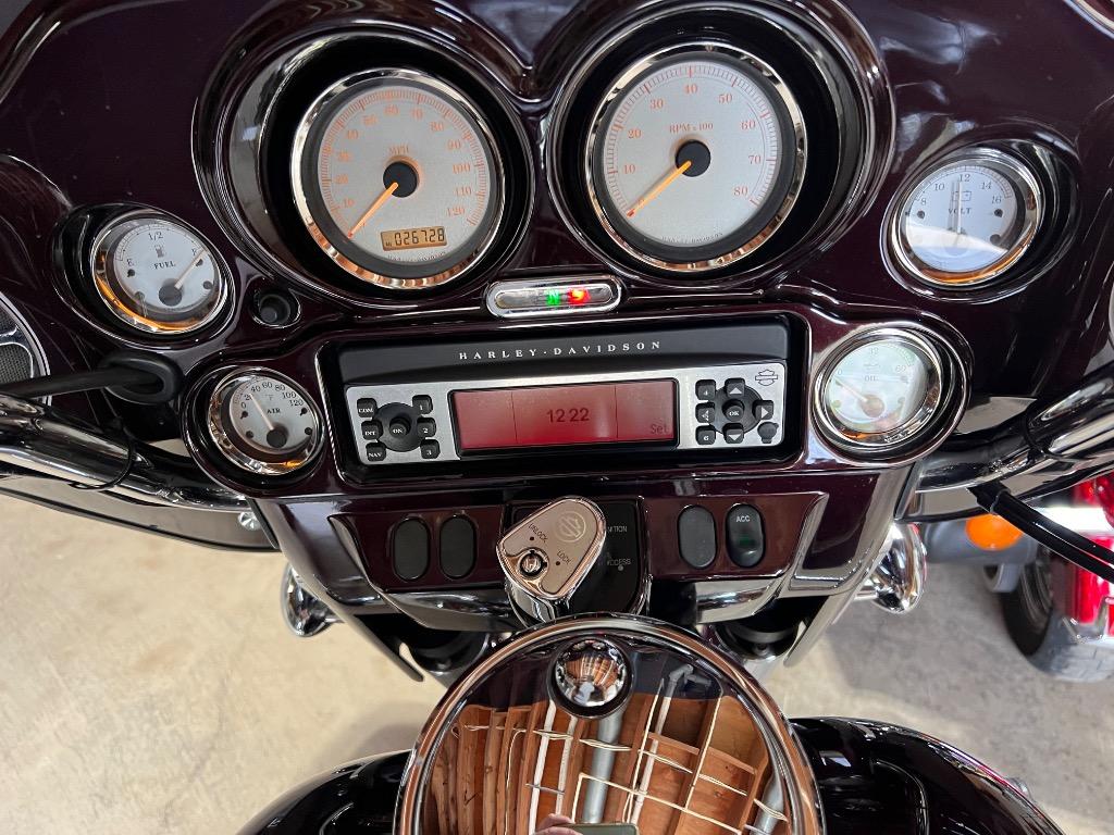 2007 HARLEY-DAVIDSON Street Glide - $9,995