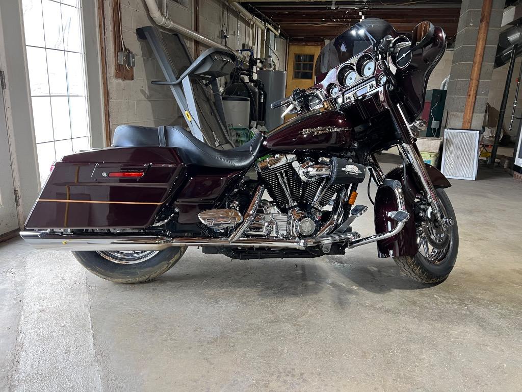 2007 HARLEY-DAVIDSON Street Glide - $9,995
