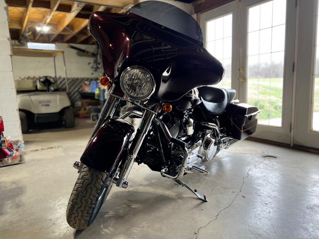 2007 HARLEY-DAVIDSON Street Glide - $9,995