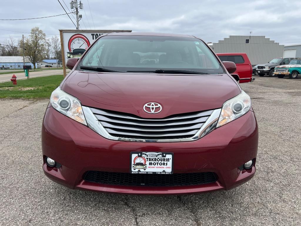 2015 Toyota Sienna XLE photo