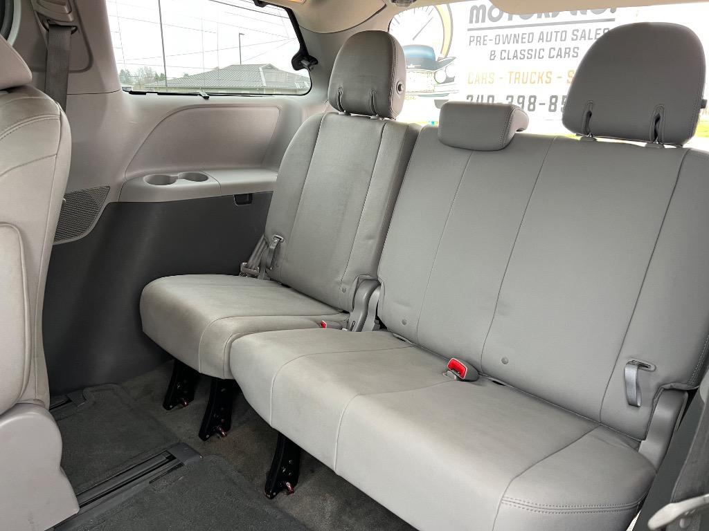 2015 Toyota Sienna XLE photo