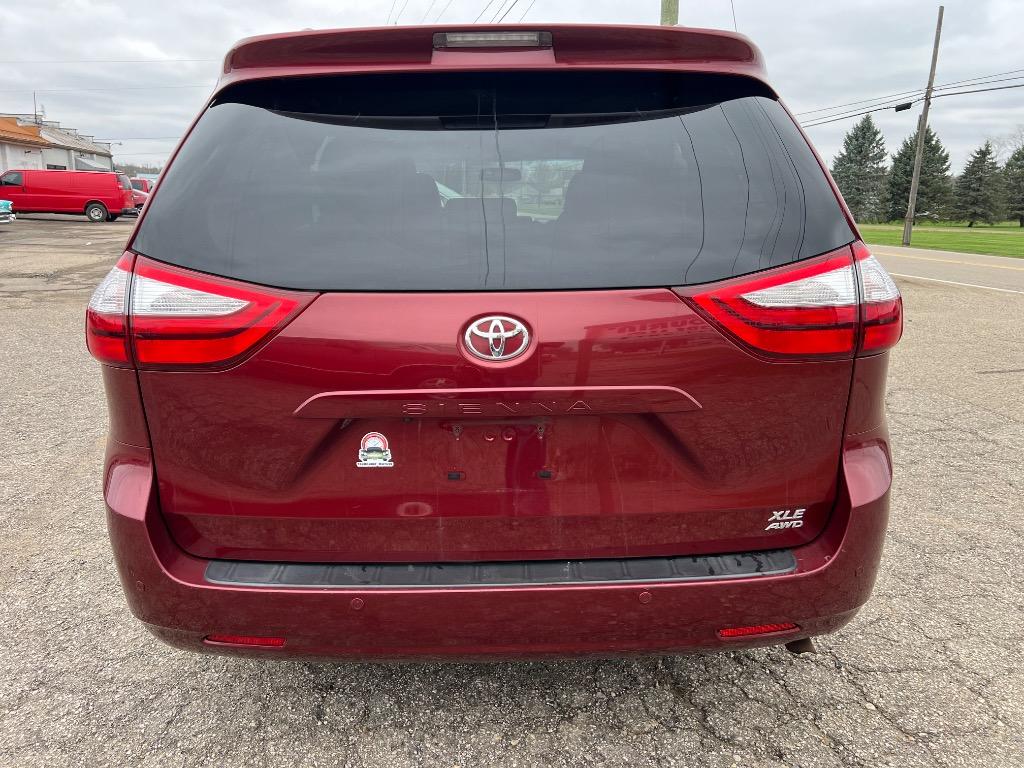 2015 Toyota Sienna XLE photo
