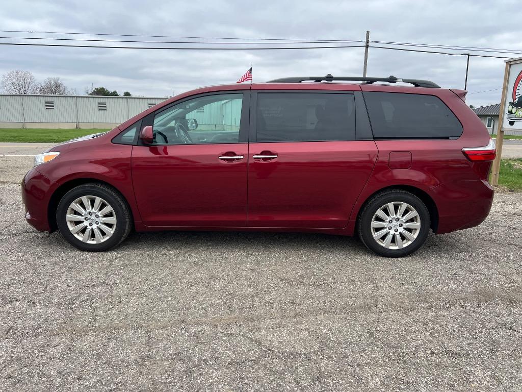 2015 Toyota Sienna XLE photo