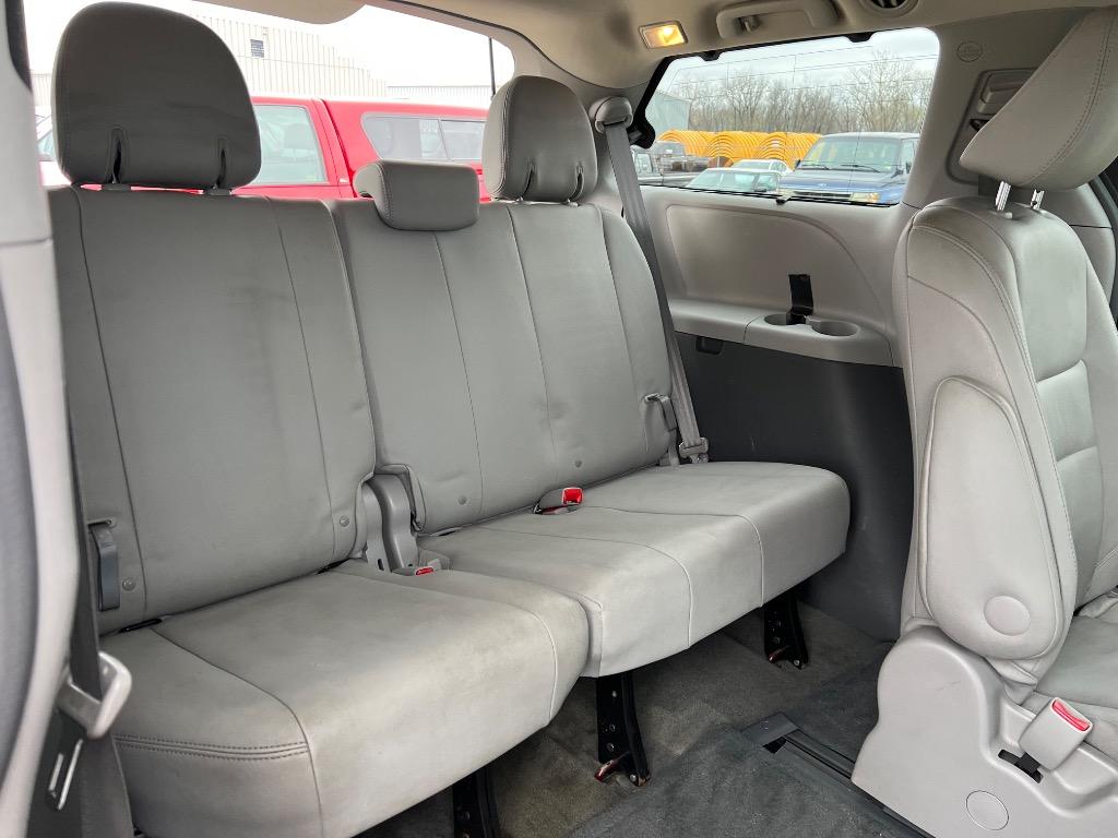 2015 Toyota Sienna XLE photo