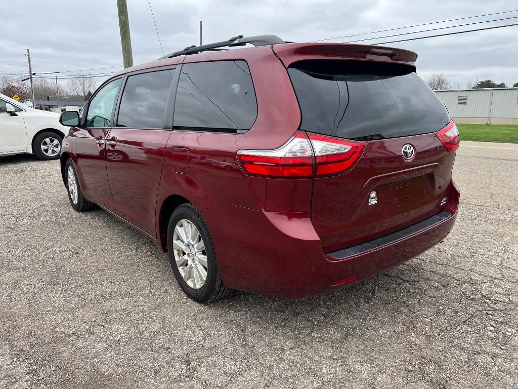 2015 Toyota Sienna XLE photo
