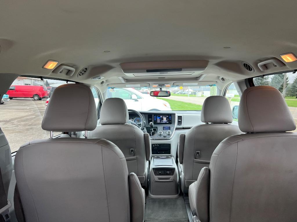 2015 Toyota Sienna XLE photo