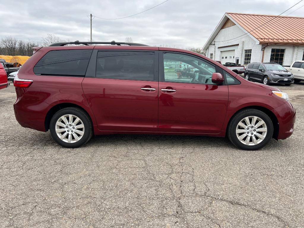 2015 Toyota Sienna XLE photo