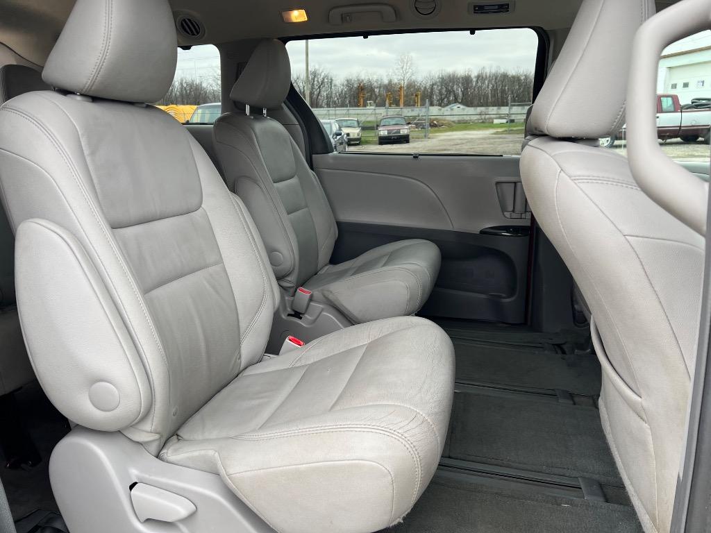 2015 Toyota Sienna XLE photo