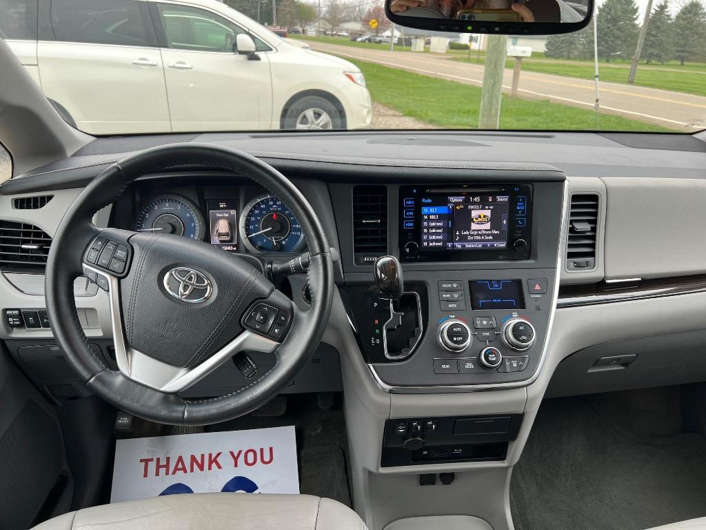 2015 Toyota Sienna XLE photo
