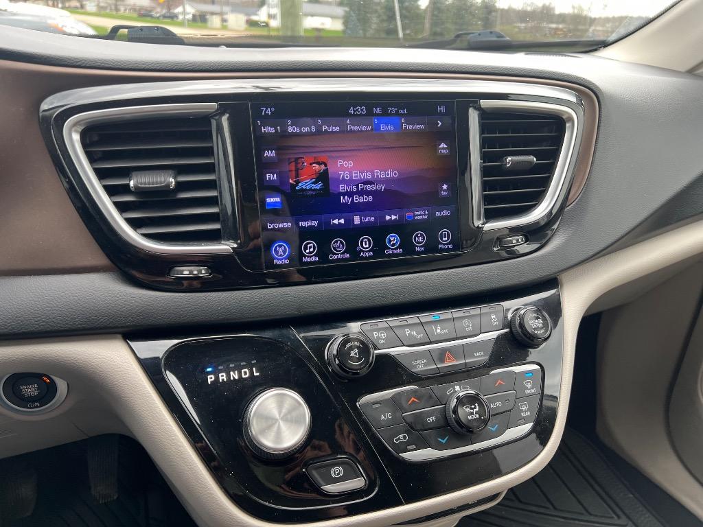2017 Chrysler Pacifica Touring L Plus photo