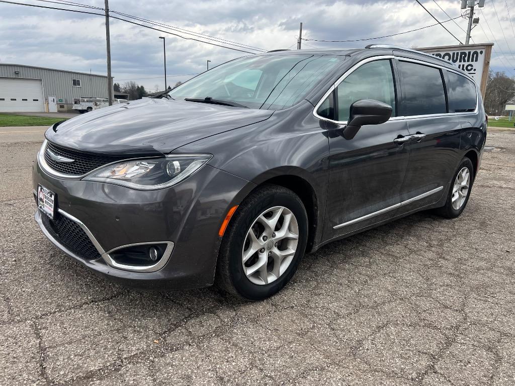 2017 Chrysler Pacifica Touring L Plus photo