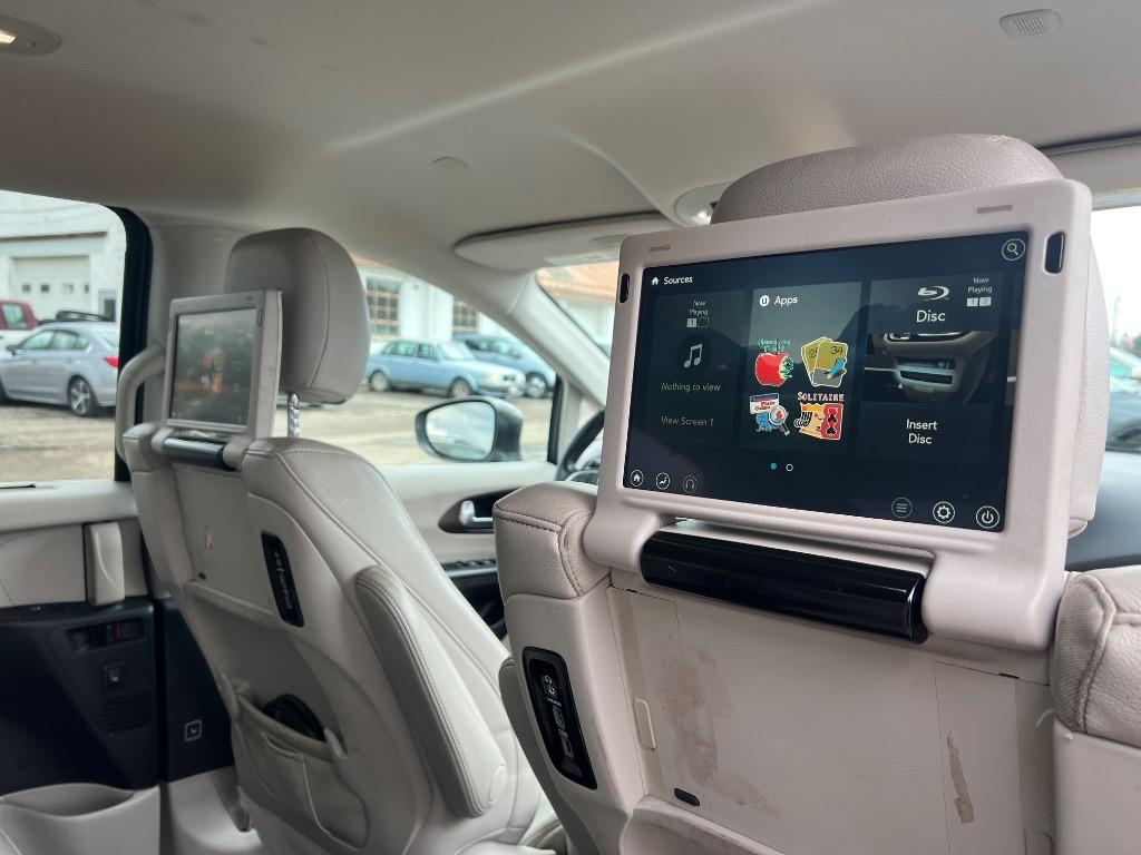 2017 Chrysler Pacifica Touring L Plus photo