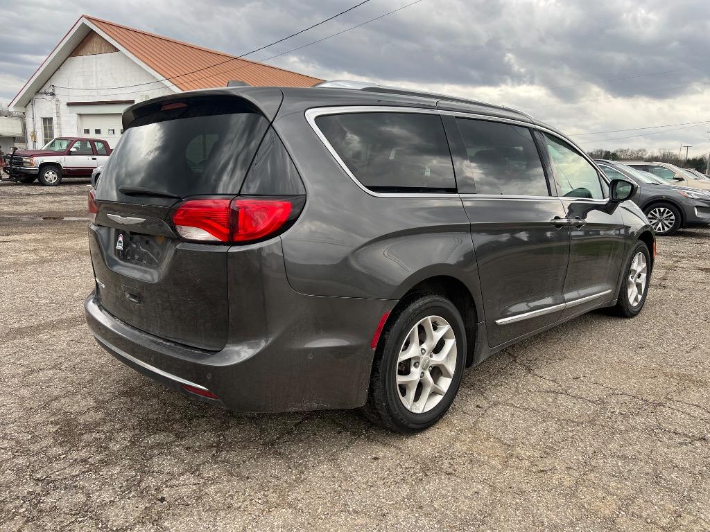 2017 Chrysler Pacifica Touring L Plus photo