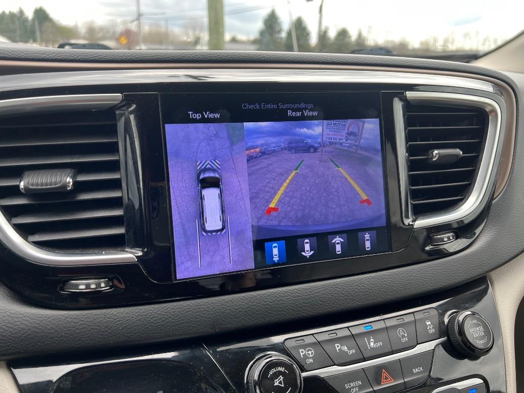 2017 Chrysler Pacifica Touring L Plus photo