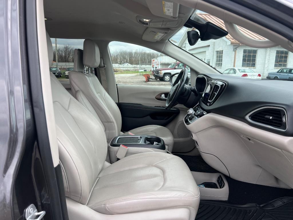 2017 Chrysler Pacifica Touring L Plus photo