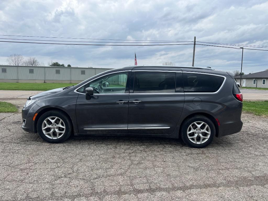 2017 Chrysler Pacifica Touring L Plus photo