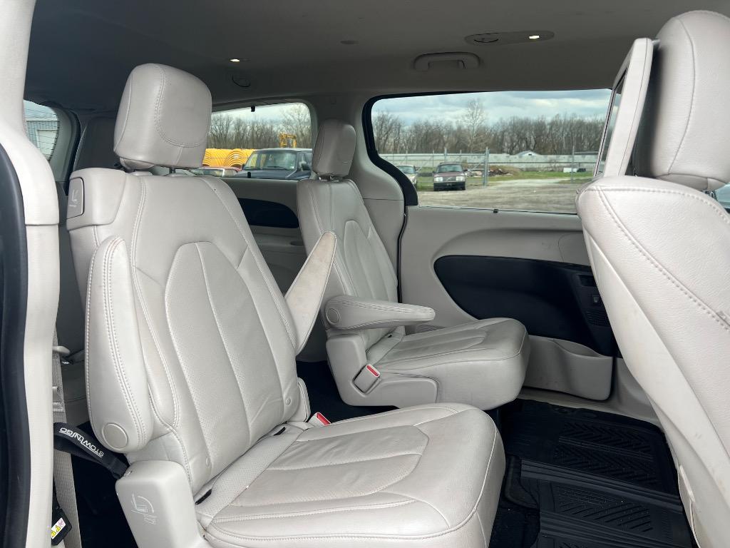 2017 Chrysler Pacifica Touring L Plus photo