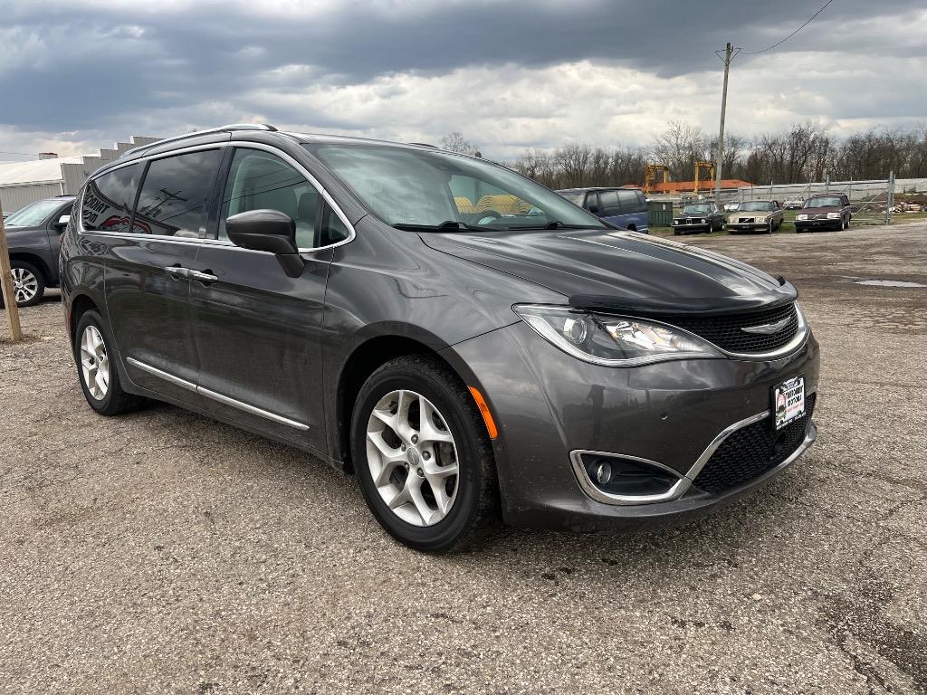 2017 Chrysler Pacifica Touring L Plus photo