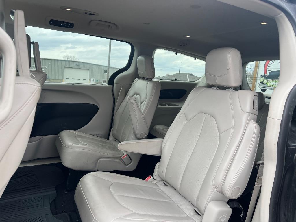2017 Chrysler Pacifica Touring L Plus photo