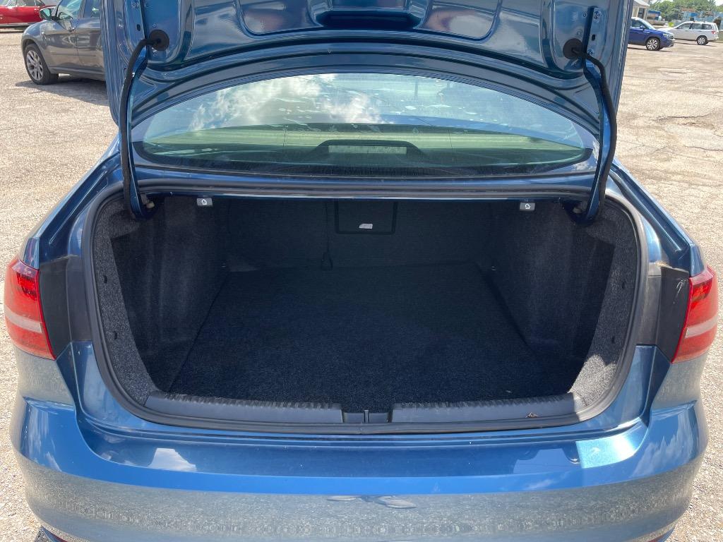 2017 Volkswagen Jetta - $9,995