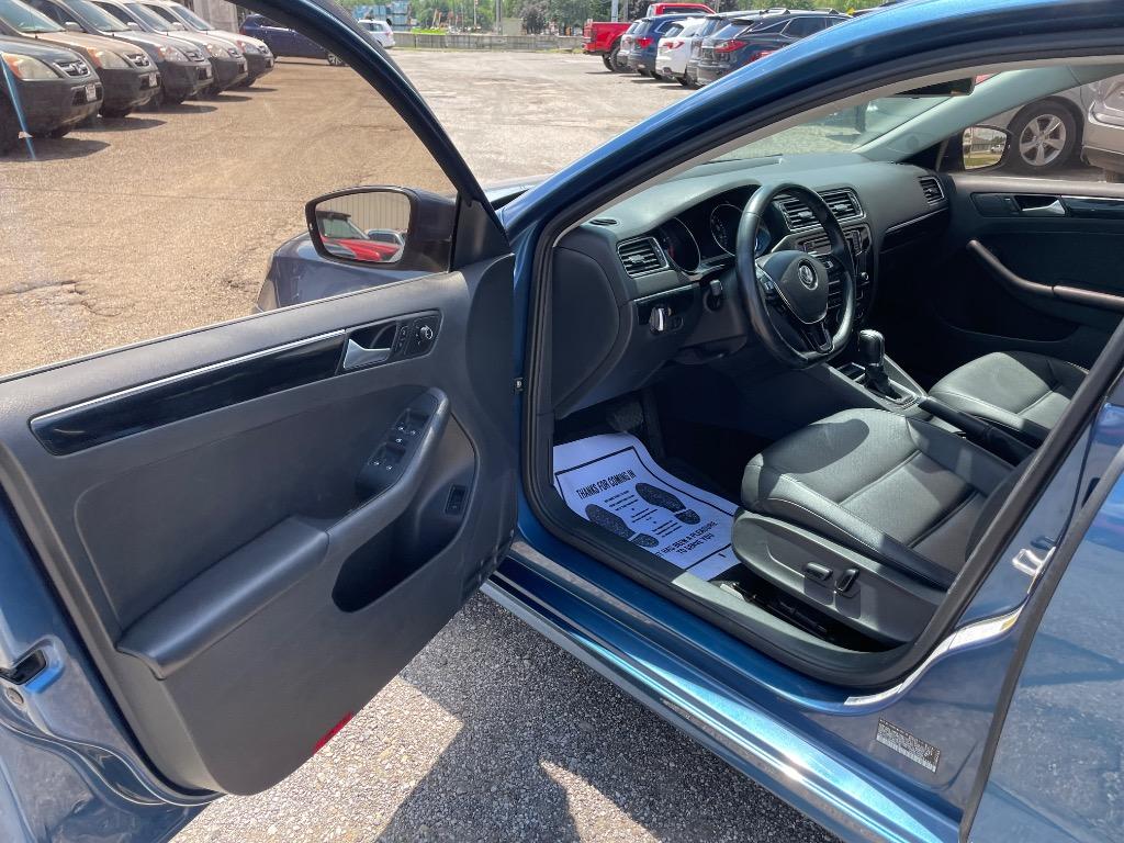 2017 Volkswagen Jetta - $9,995