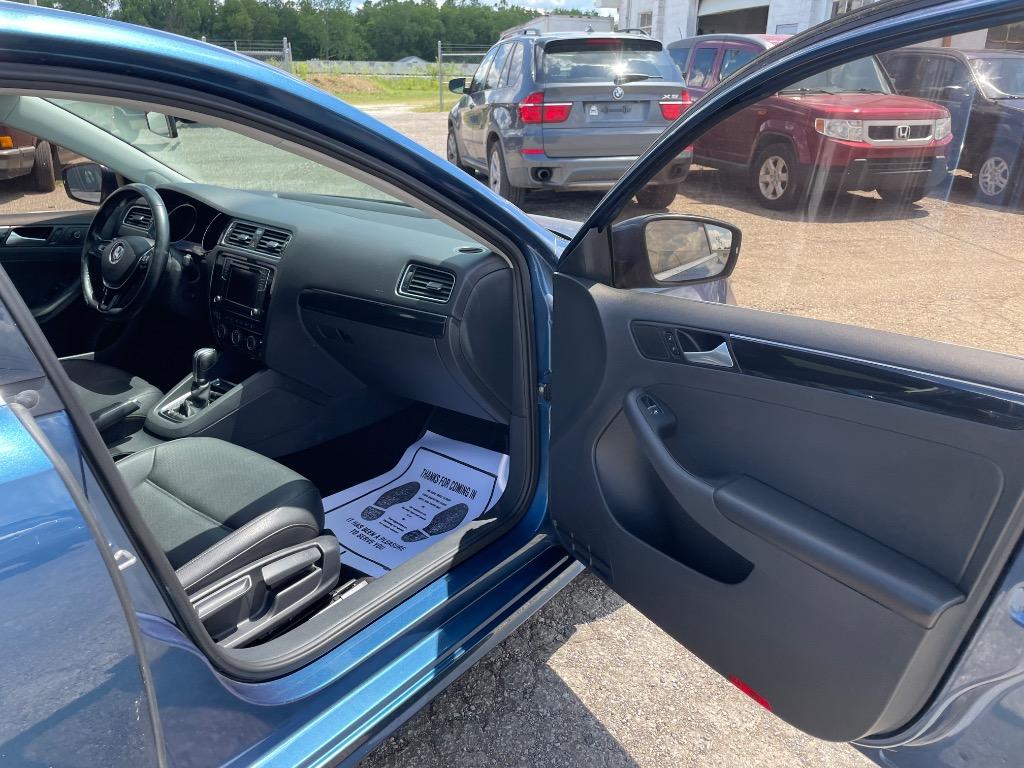 2017 Volkswagen Jetta - $9,995