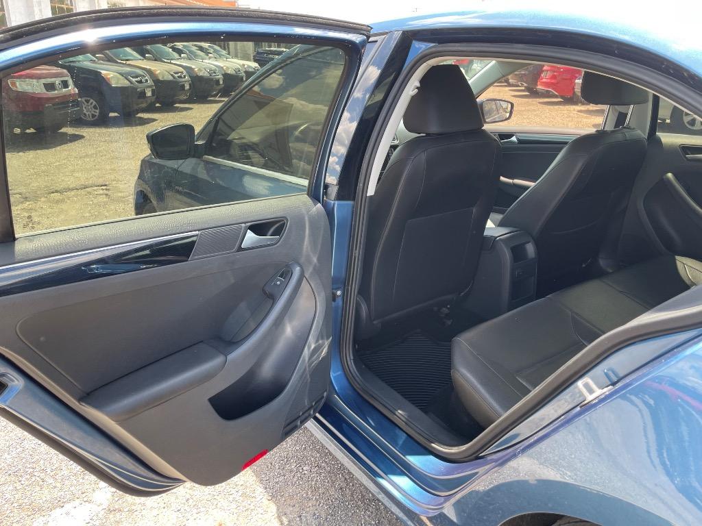 2017 Volkswagen Jetta - $9,995