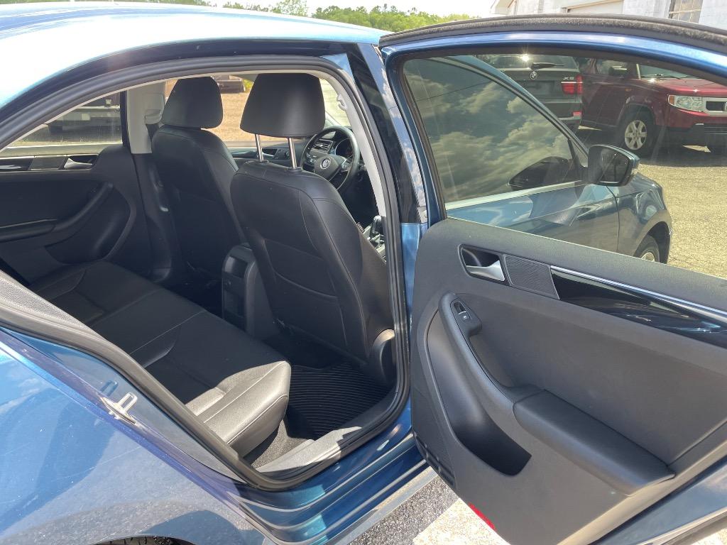 2017 Volkswagen Jetta - $9,995