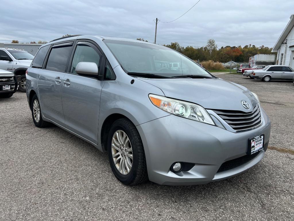 2014 Toyota Sienna - $16,102