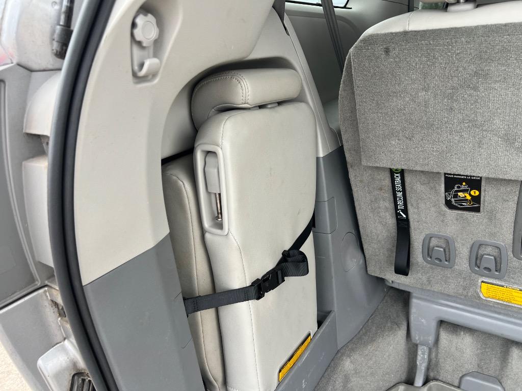 2014 Toyota Sienna - $16,102
