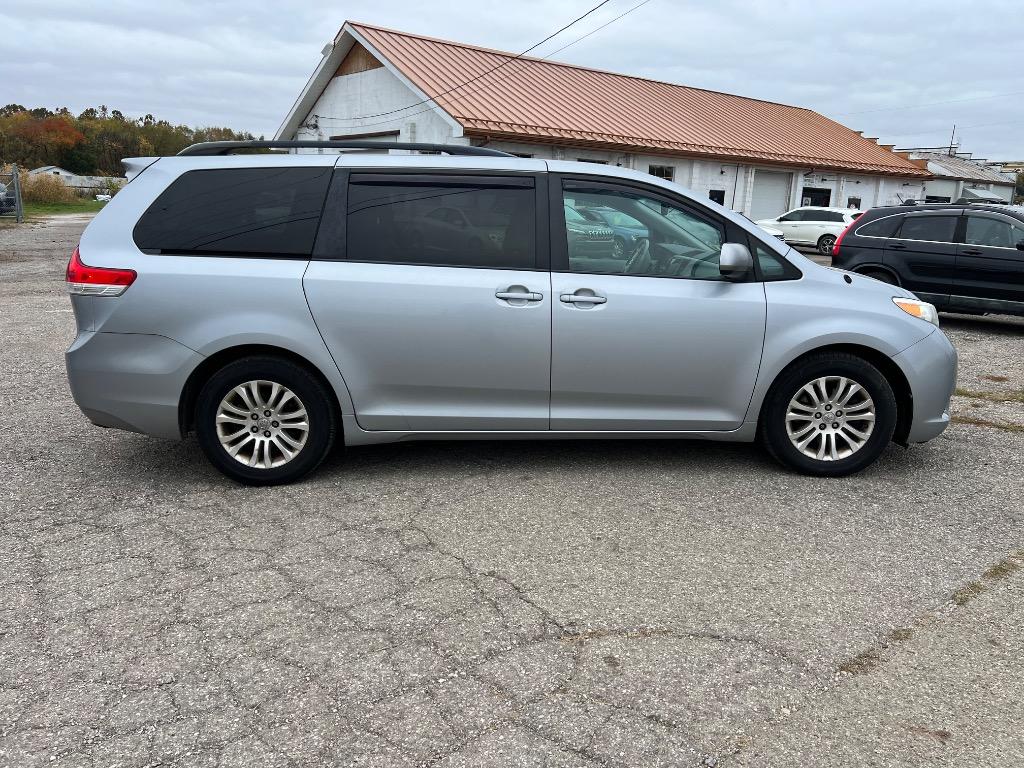 2014 Toyota Sienna - $16,102