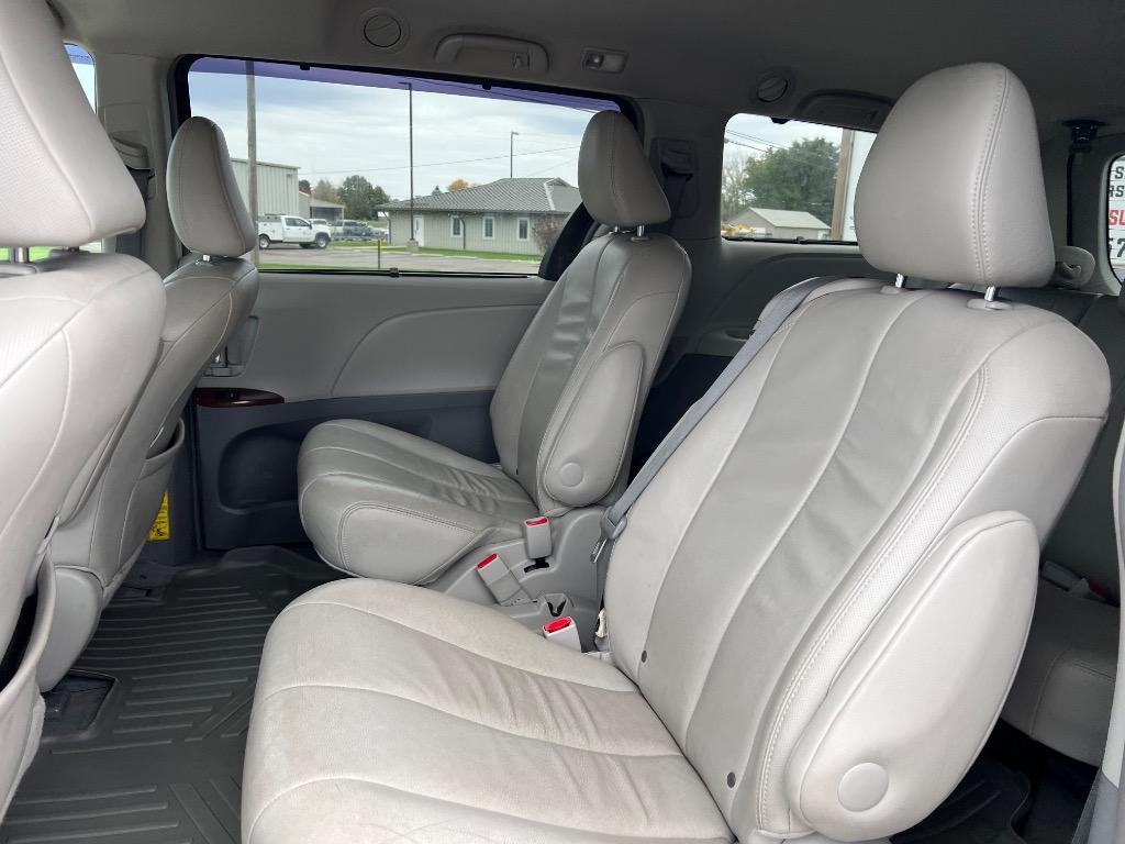 2014 Toyota Sienna - $16,102